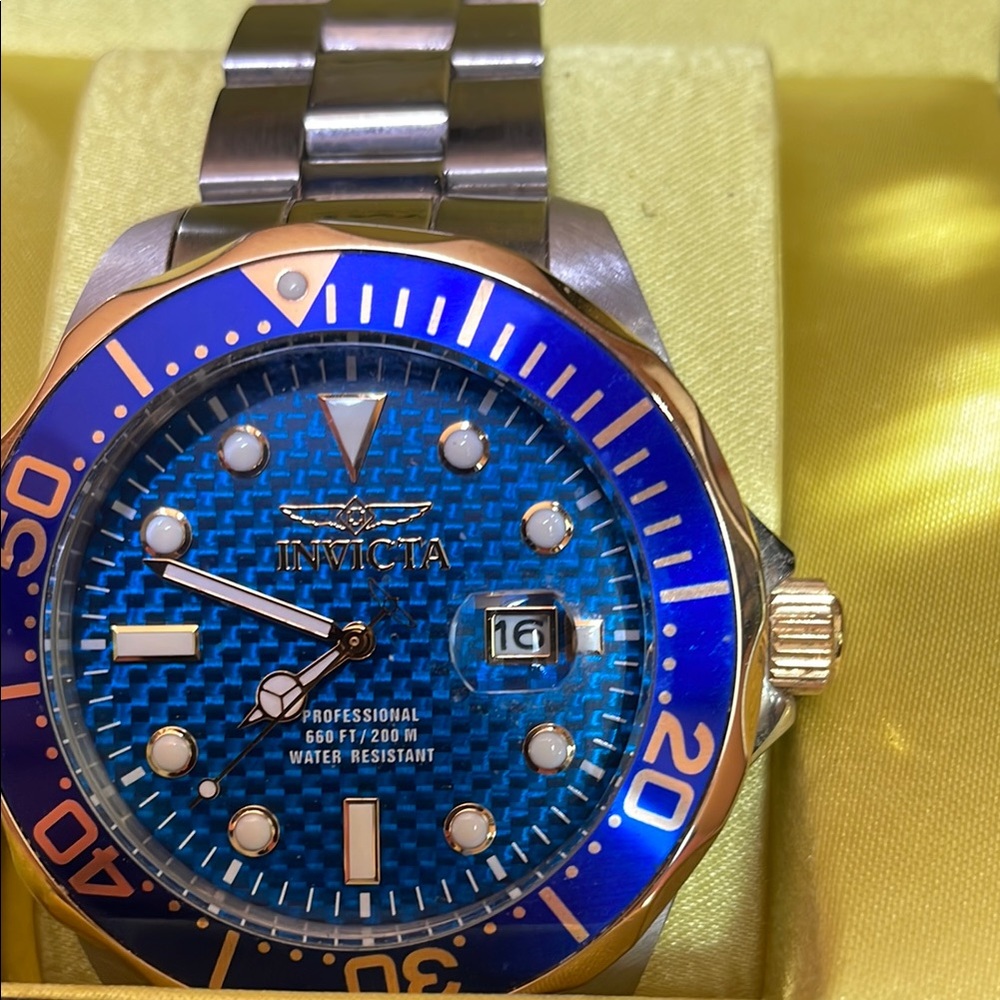 NIB Never Worn Men’s Invicta Grand Diver Watch - Water Resistant to 200 Meters